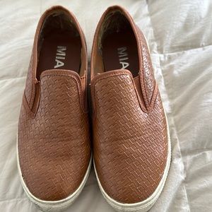 Mia size 6